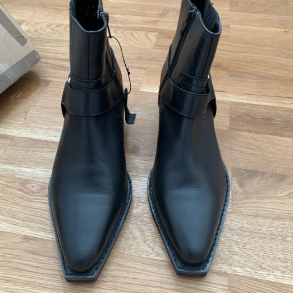 Schuh leather boots